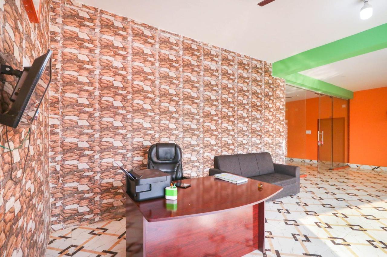 Spot On 68151 Prafulla Palace Otel Jatani Dış mekan fotoğraf