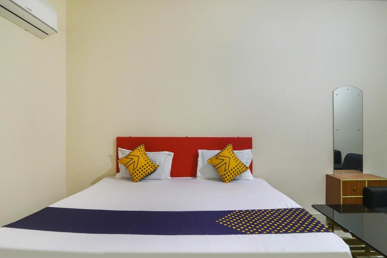 Spot On 68151 Prafulla Palace Otel Jatani Dış mekan fotoğraf